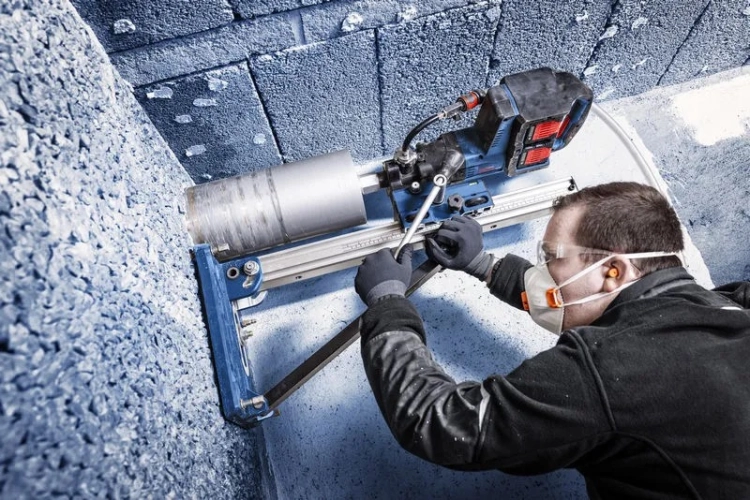 Akumulatorowa wiertnica diamentowa Bosch EXDB18V2-180