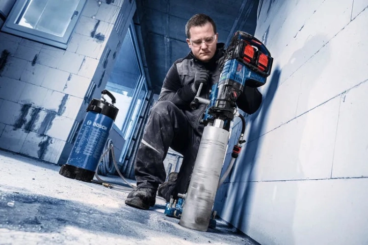 Akumulatorowa wiertnica diamentowa Bosch EXDB18V2-180