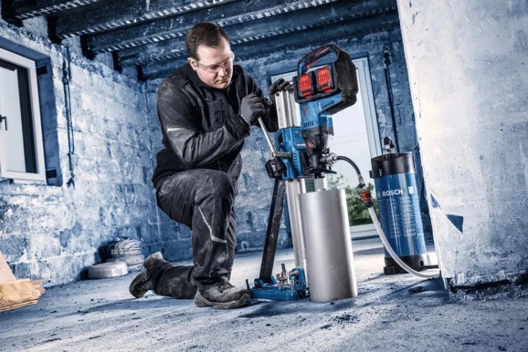 Akumulatorowa wiertnica diamentowa Bosch EXDB18V2-180