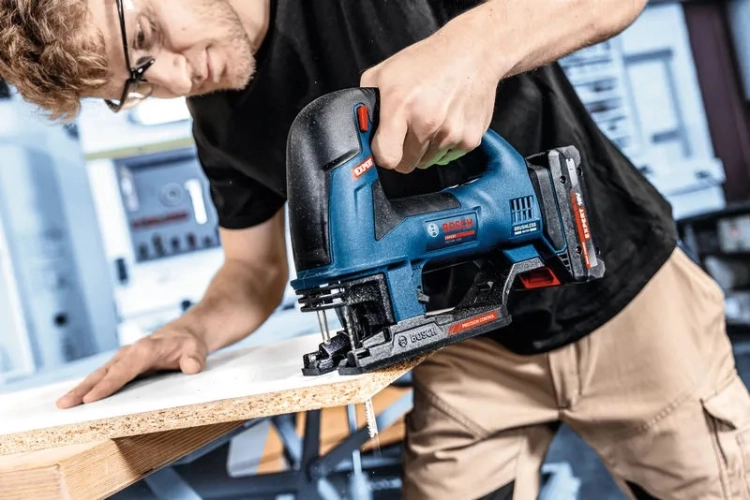 Akumulatorowa wyrzynarka Bosch EXST18V-155B