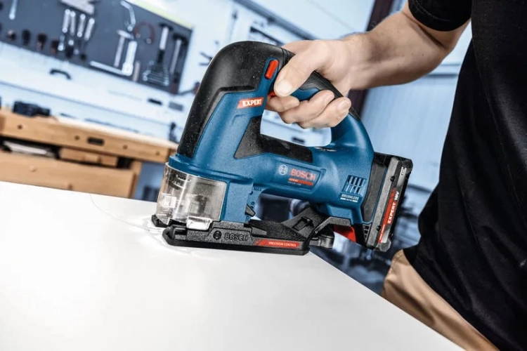 Akumulatorowa wyrzynarka Bosch EXST18V-155B