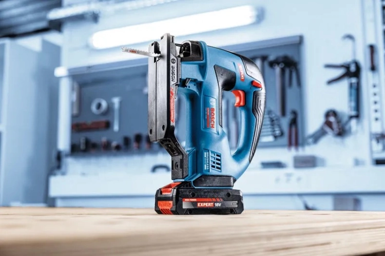 Akumulatorowa wyrzynarka Bosch EXST18V-155B
