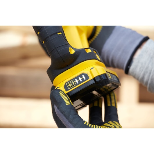 Akumulatorowa piła szablasta STANLEY FATMAX SFMCS300D2K-QW 18V V20 2x2Ah