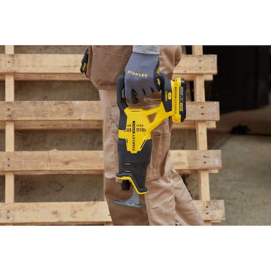 Akumulatorowa piła szablasta STANLEY FATMAX SFMCS300D2K-QW 18V V20 2x2Ah