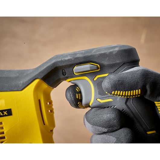 Akumulatorowa piła szablasta STANLEY FATMAX SFMCS300D2K-QW 18V V20 2x2Ah