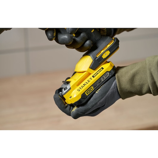 Akumulatorowy wyciskacz do sylikonu STANLEY FATMAX SFMCE600B solo