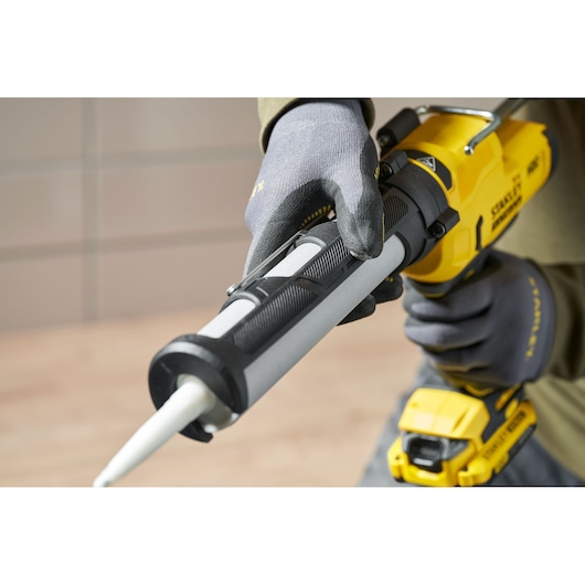 Akumulatorowy wyciskacz do sylikonu STANLEY FATMAX SFMCE600B solo