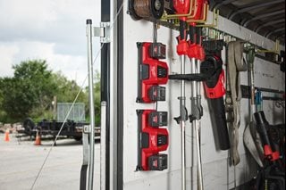 Ładowarka podwójna mobilna super szybka MILWAUKEE M18MDBSC