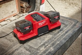 Ładowarka podwójna bardzo szybka MILWAUKEE M18DBSC