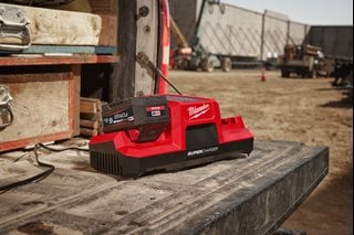 Ładowarka podwójna bardzo szybka MILWAUKEE M18DBSC