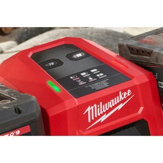 Ładowarka podwójna bardzo szybka MILWAUKEE M18DBSC