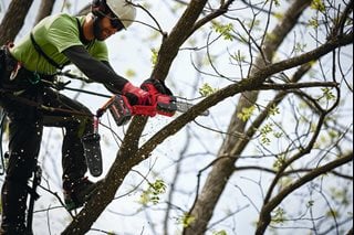 Pilarka do gałęzi akumulatorowa MILWAUKEE M18FHS20-0 HATCHET 20cm