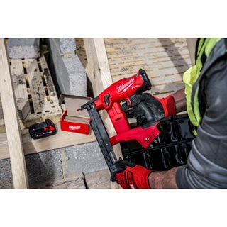 Zszywacz akumulatorowy MILWAUKEE M18FNCS18GS-0X