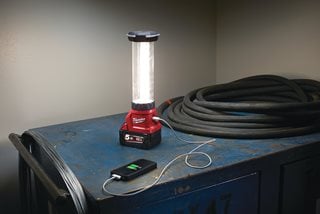 Latarka akumulatorowa MILWAUKEE M18LL-0 700lm