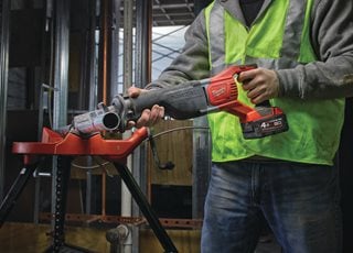 Piła szablasta akumulatorowa MILWAUKEE M18BSX-402C