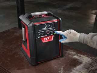 Radio z ładowarką MILWAUKEE M18RC-0