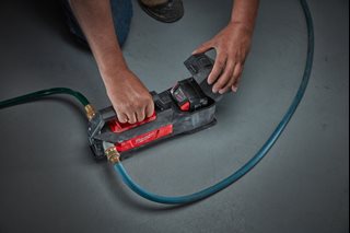 Pompa samozasysająca akumulatorowa MILWAUKEE M18BTP-0