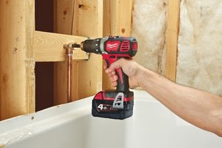 Wiertarko-wkrętarka udarowa MILWAUKEE M18BDD-0