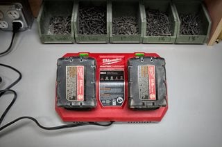Ładowarka MILWAUKEE M18DFC 2-portowa
