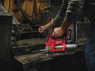 Smarownica akumulatorowa MILWAUKEE M18GG-0
