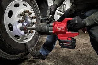 Akumulatorowy klucz udarowy 1" MILWAUKEE M18 ONEFHIWF1D-0C