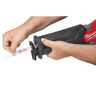 Akumulatorowa piła szablasta MILWAUKEE M18 FSZ-0
