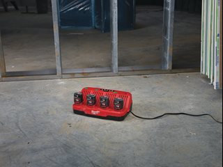 Ładowarka 4-portowa 12V MILWAUKEE M12 C4
