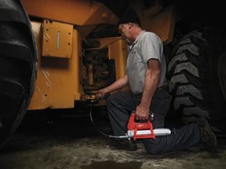 Smarownica 12V MILWAUKEE M12 GG-401B