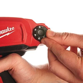 Subkompaktowy pistolet do klejenia z tubą 310ml 12V MILWAUKEE M12 PCG/310C-0