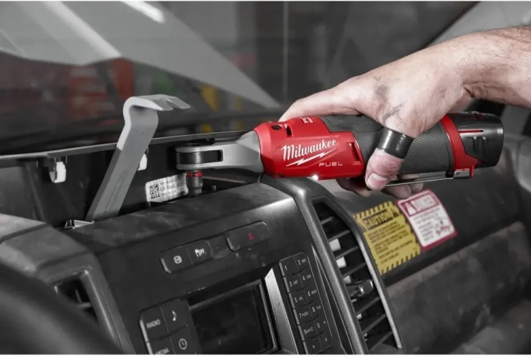 Grzechotka 12V MILWAUKEE M12 FHIR14-0