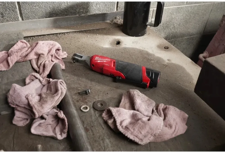 Grzechotka 12V MILWAUKEE M12 FHIR14-0
