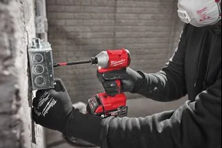 Akumulatorowy klucz udarowy 18V MILWAUKEE M18 BLIDR-0X