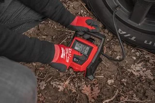 Akumulatorowy kompresor 12V MILWAUKEE M12 BI-0