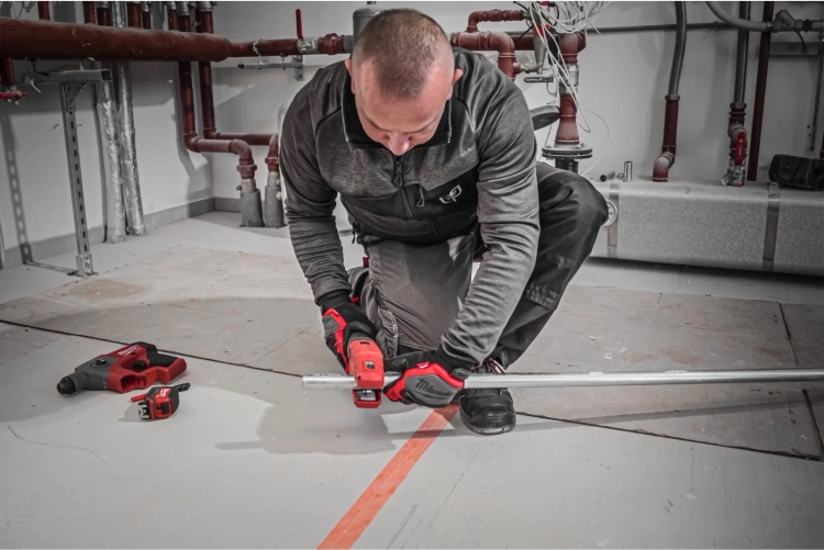 Akumulatorowa przecinarka do rur 12V MILWAUKEE M12 PCSSMC-202C