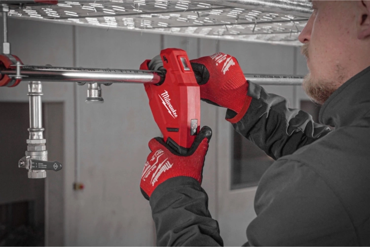 Akumulatorowa przecinarka do rur 12V MILWAUKEE M12 PCSSMC-202C