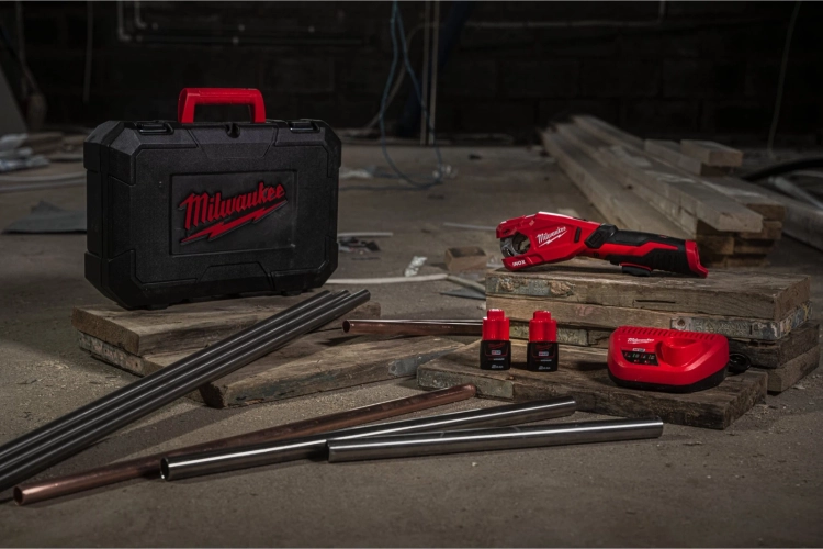 Akumulatorowa przecinarka do rur 12V MILWAUKEE M12 PCSSMC-202C